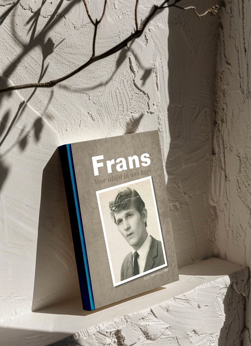 Mementoboek-impressie-Frans Brand Identity voor Mementoboek, een persoonlijk herinneringsboek na het verlies van een dierbare.